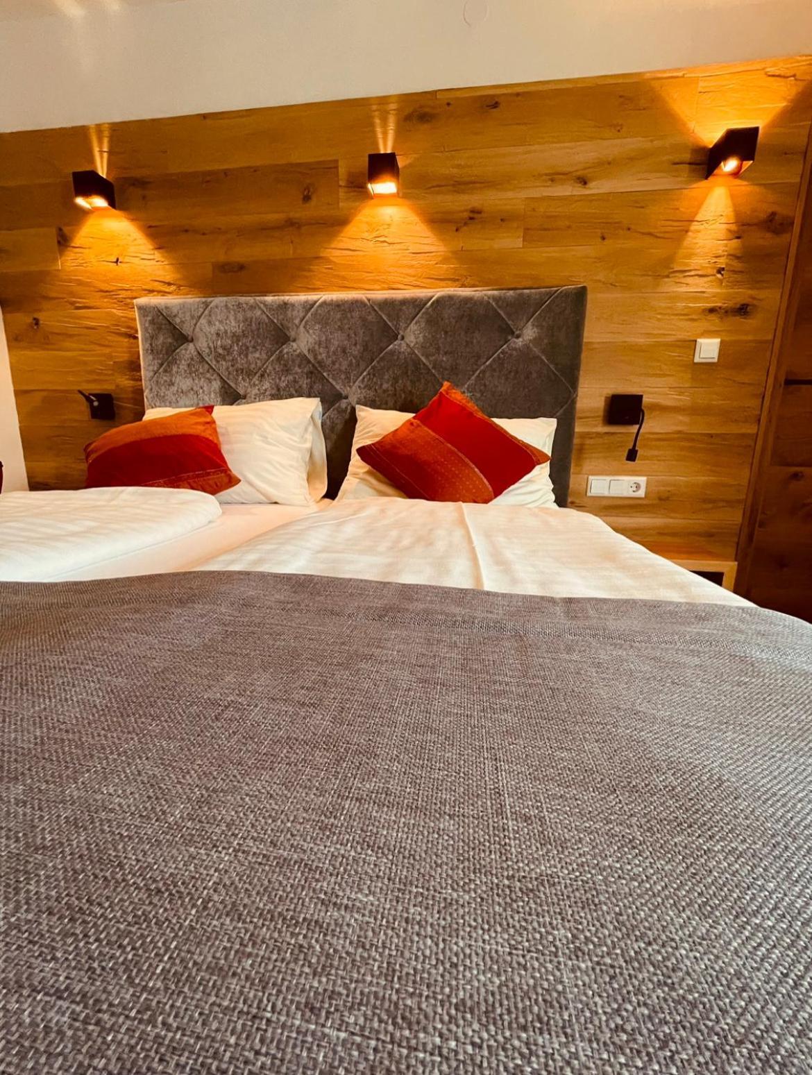 Bierhotel Loncium & Privatbrauerei Kotschach-Mauthen ภายนอก รูปภาพ