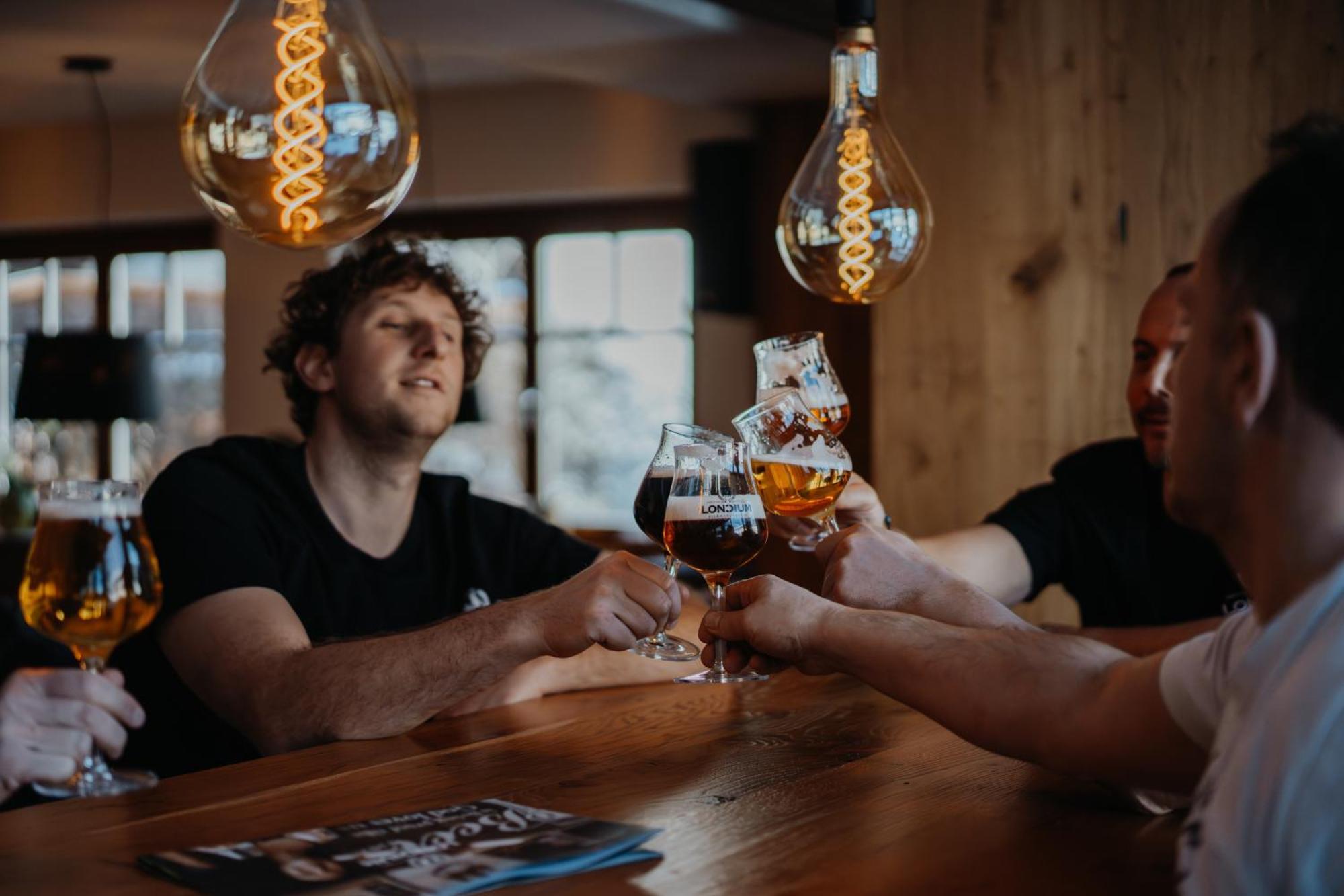 Bierhotel Loncium & Privatbrauerei Kotschach-Mauthen ภายนอก รูปภาพ
